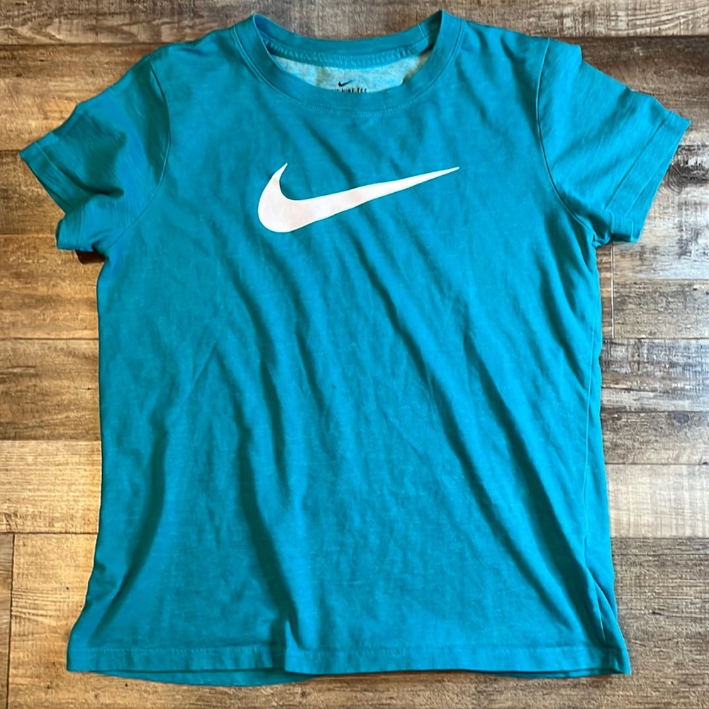 Nike Dri-Fit Tee Women’s Size Medium
